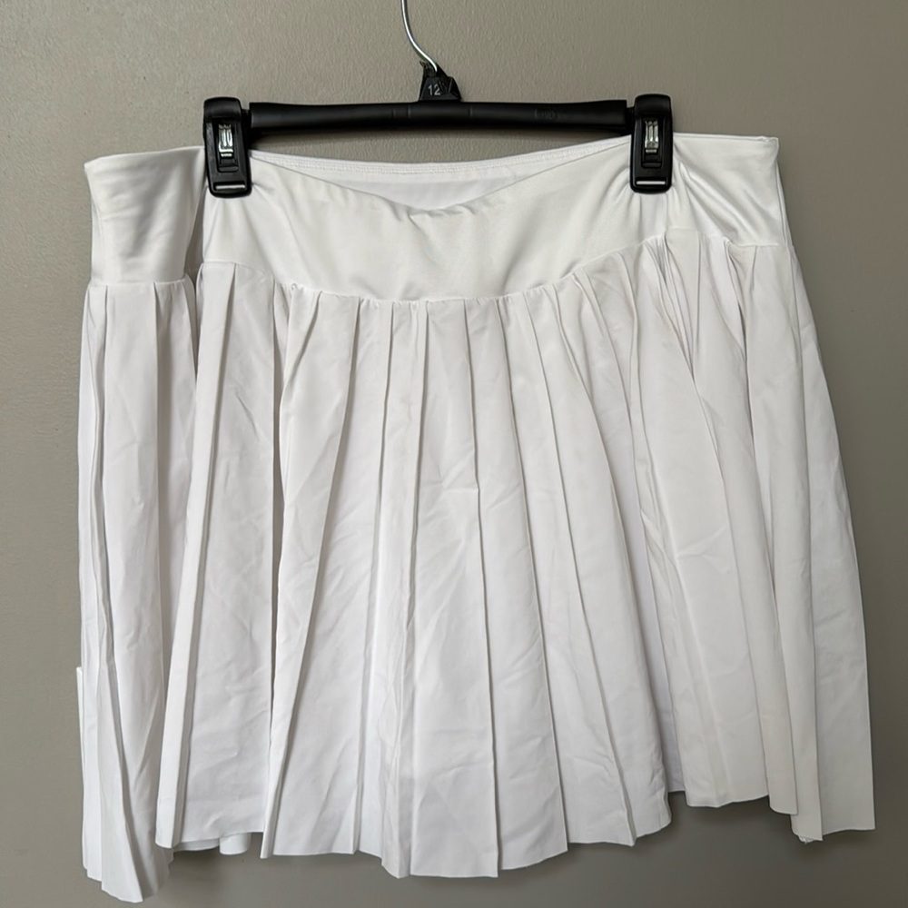 Women’s white pleated Skort. XXL